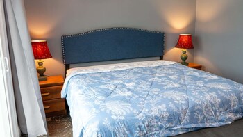 Priced Right Near Beach Well Equipped 2 Bedroom Apts,107 East Harbor,3 star