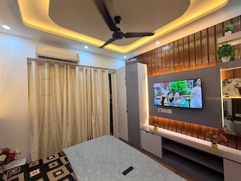 The Cozy Nest & Stay,,3 star