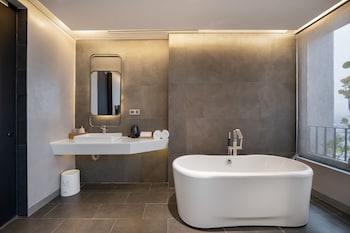 legend boutique hotel