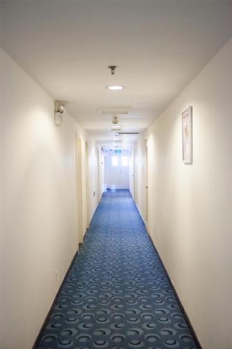 7 days inn guiyang qianlingshan yanan west road metro station
