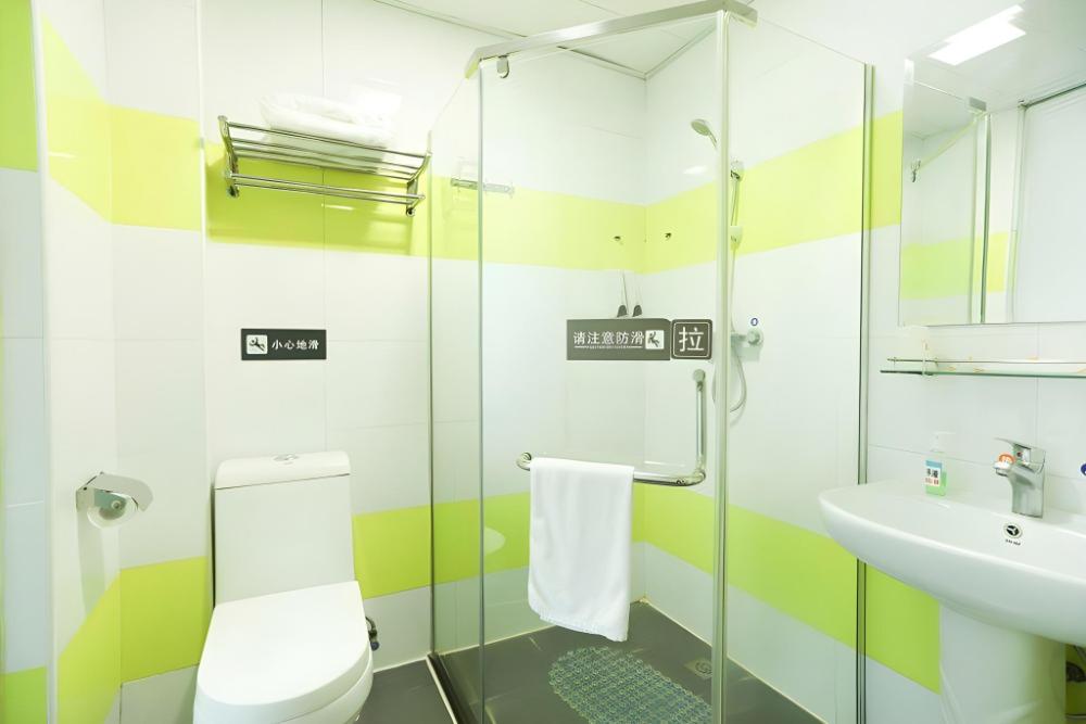 7 days inn guiyang qianlingshan yanan west road metro station