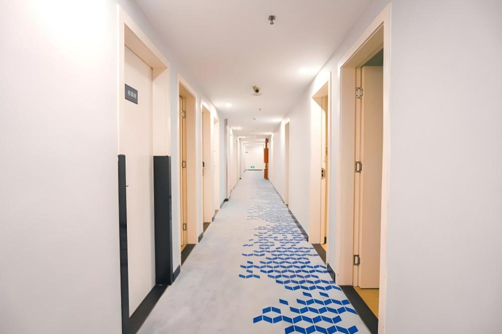7 days inn guiyang qianlingshan yanan west road metro station