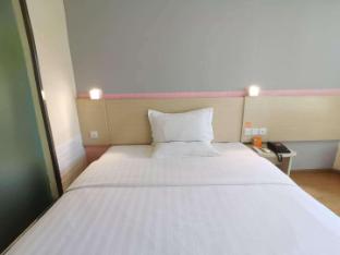 7 days inn guiyang qianlingshan yanan west road metro station