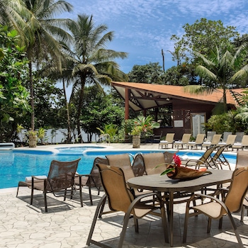 aninga lodge