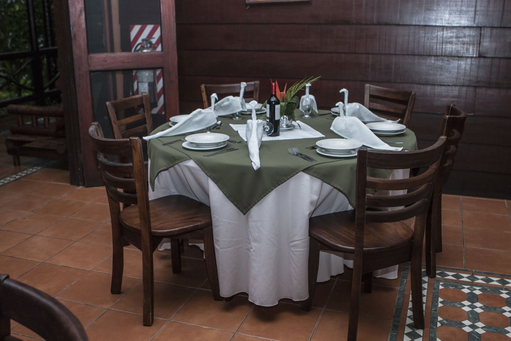aninga lodge
