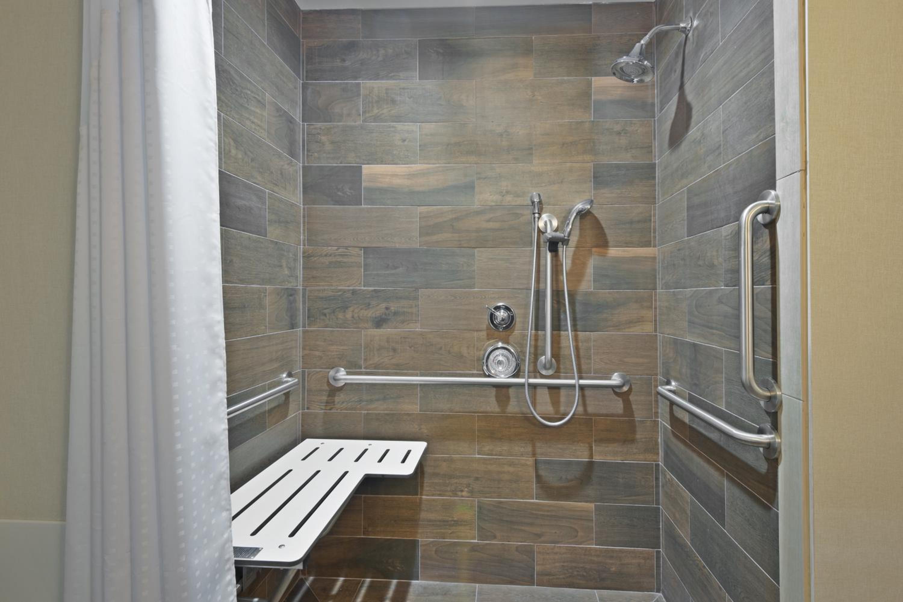 holiday inn express and suites new cumberland by ihg