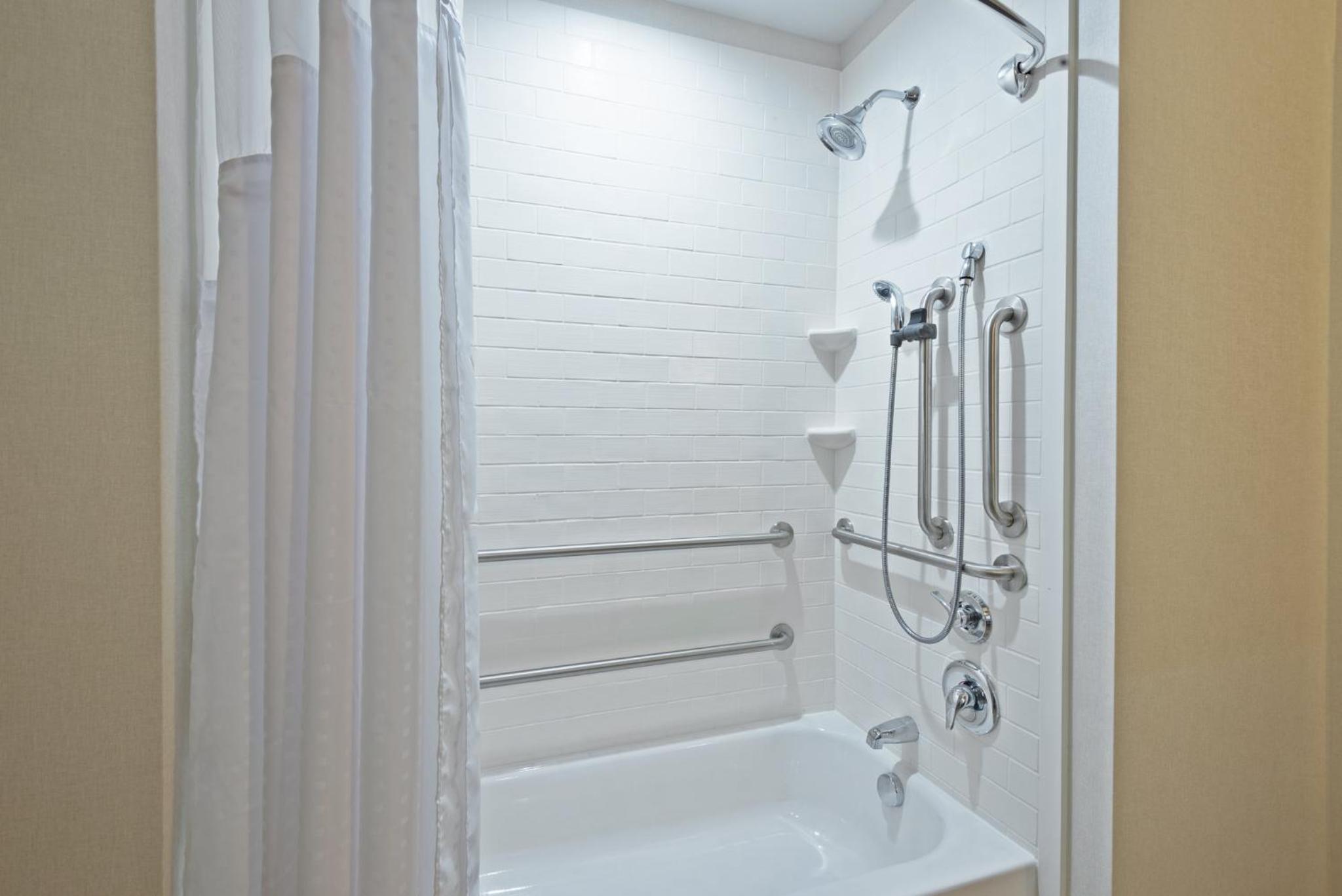 holiday inn express and suites new cumberland by ihg