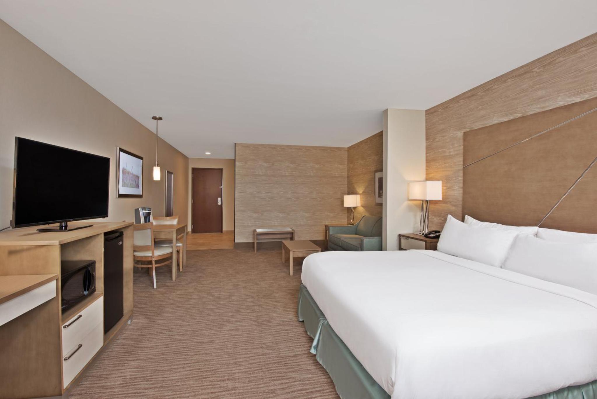 holiday inn express and suites new cumberland by ihg