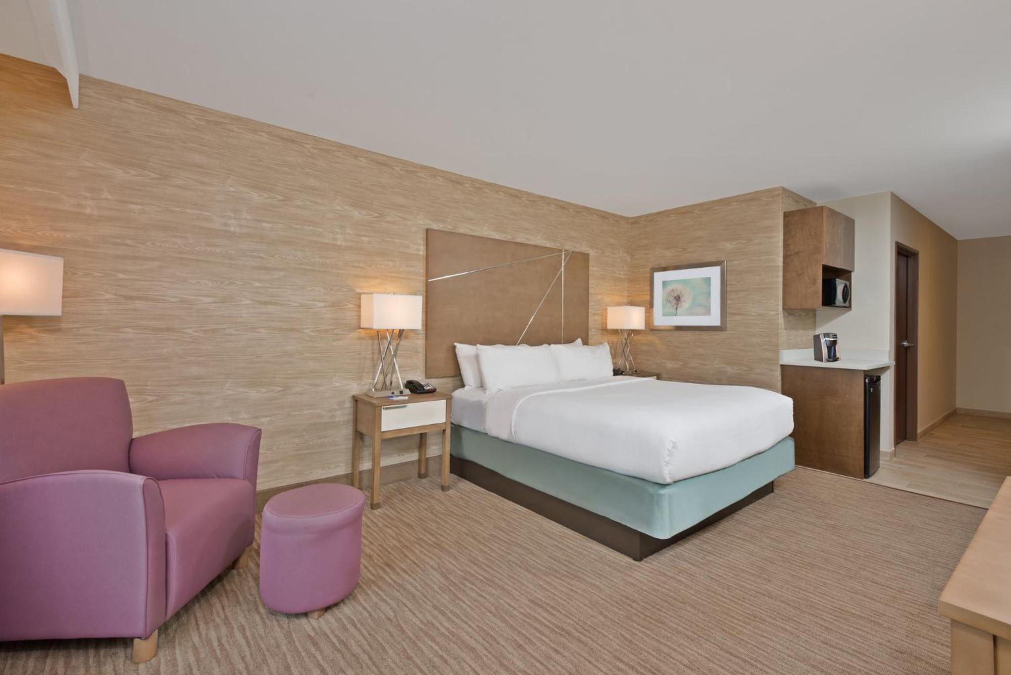 holiday inn express and suites new cumberland by ihg