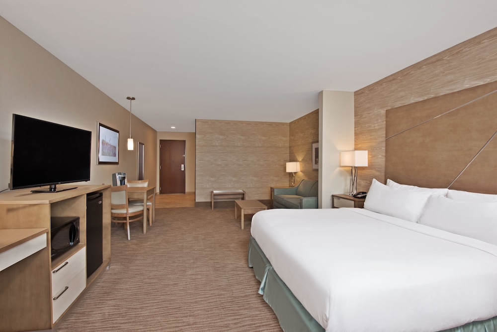 holiday inn express and suites new cumberland by ihg