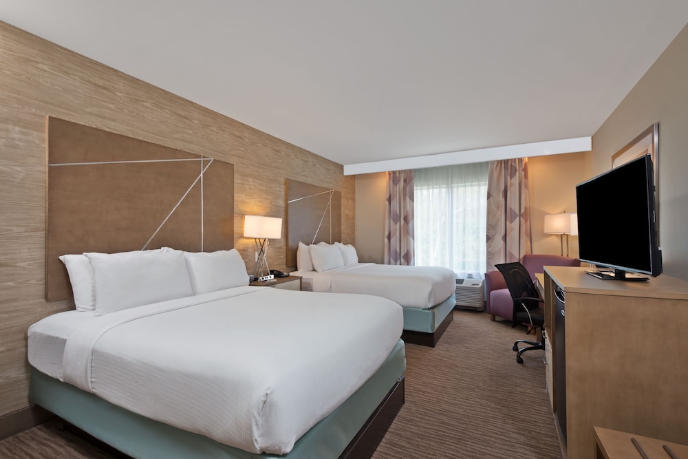 holiday inn express and suites new cumberland by ihg