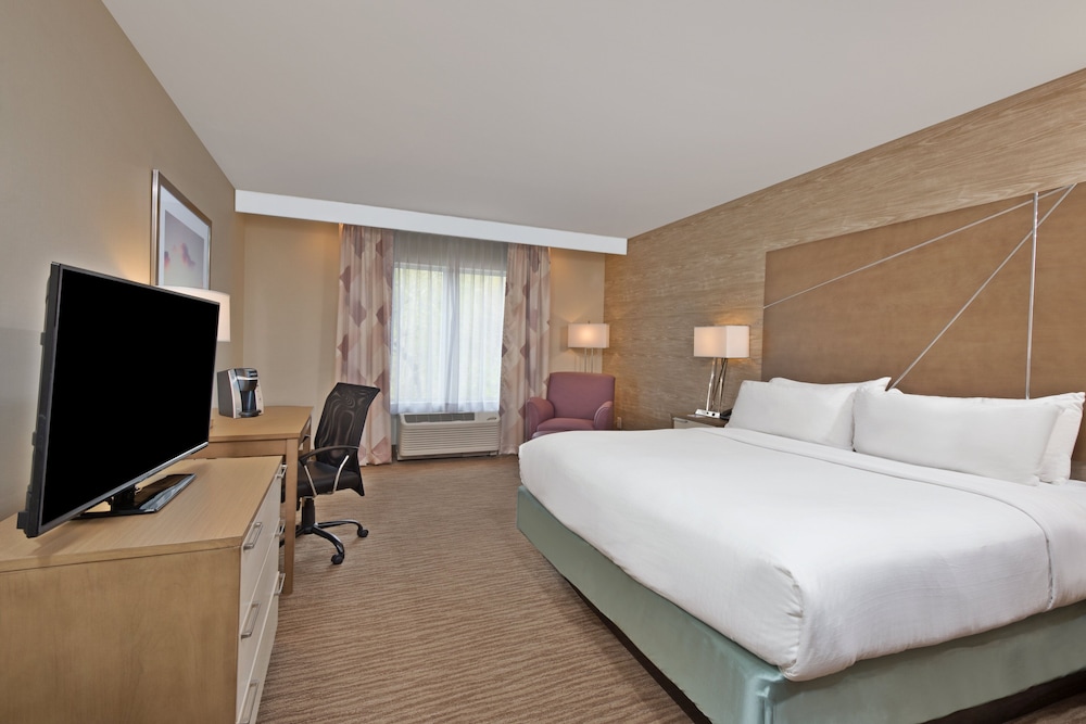 holiday inn express and suites new cumberland by ihg