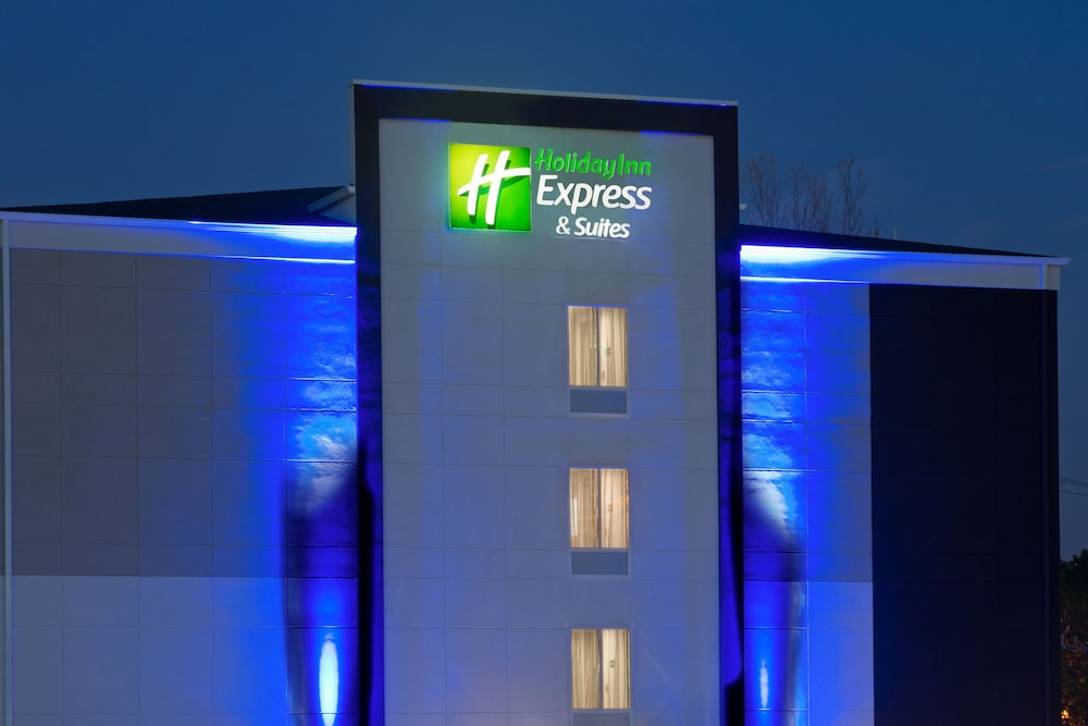 holiday inn express and suites new cumberland by ihg