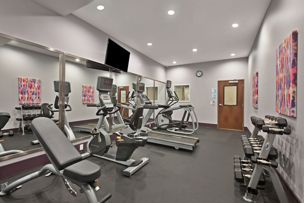 holiday inn express and suites new cumberland by ihg