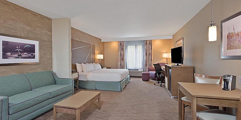 holiday inn express and suites new cumberland by ihg