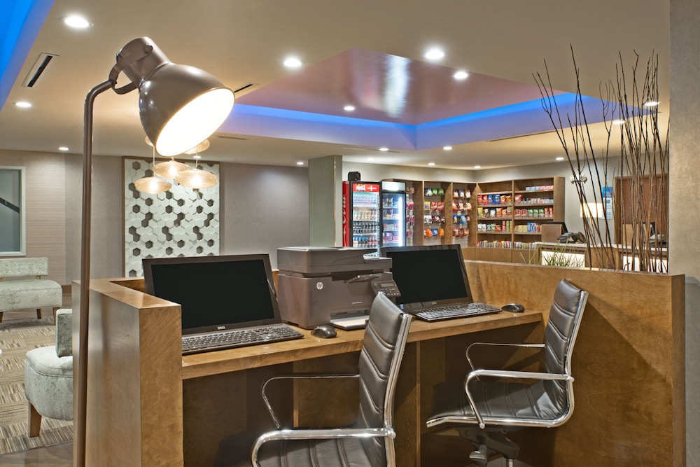 holiday inn express and suites new cumberland by ihg