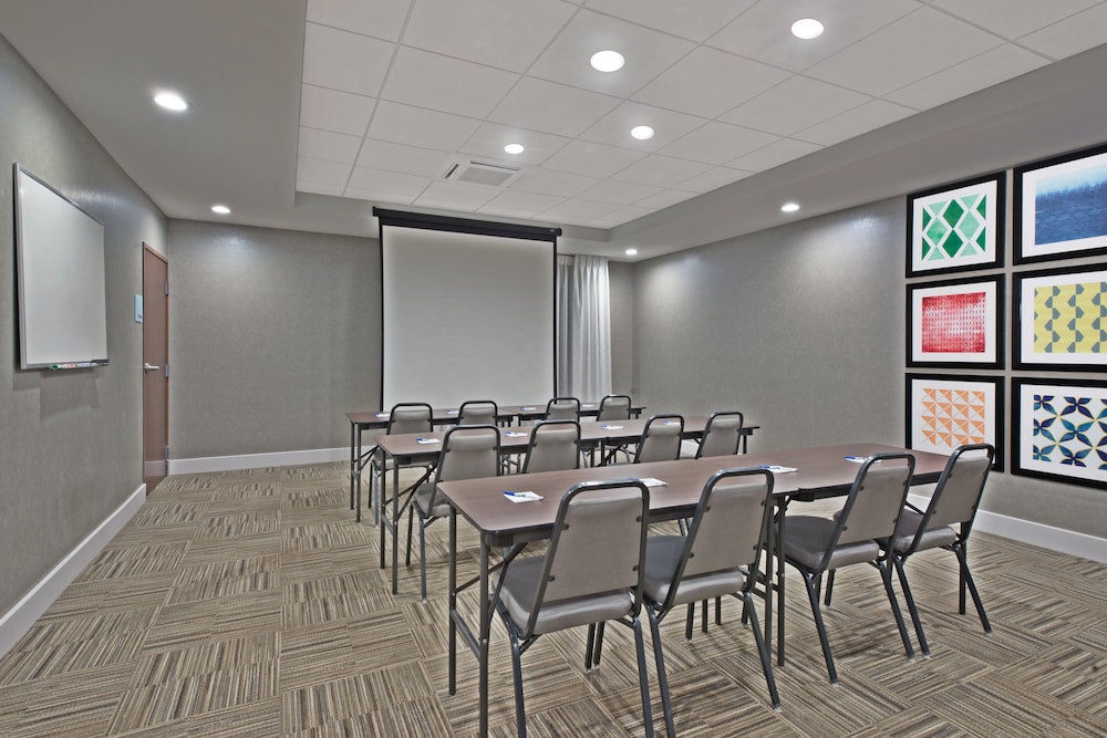 holiday inn express and suites new cumberland by ihg