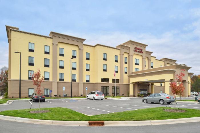 hampton inn and suites shelby
