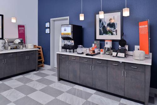 hampton inn and suites shelby