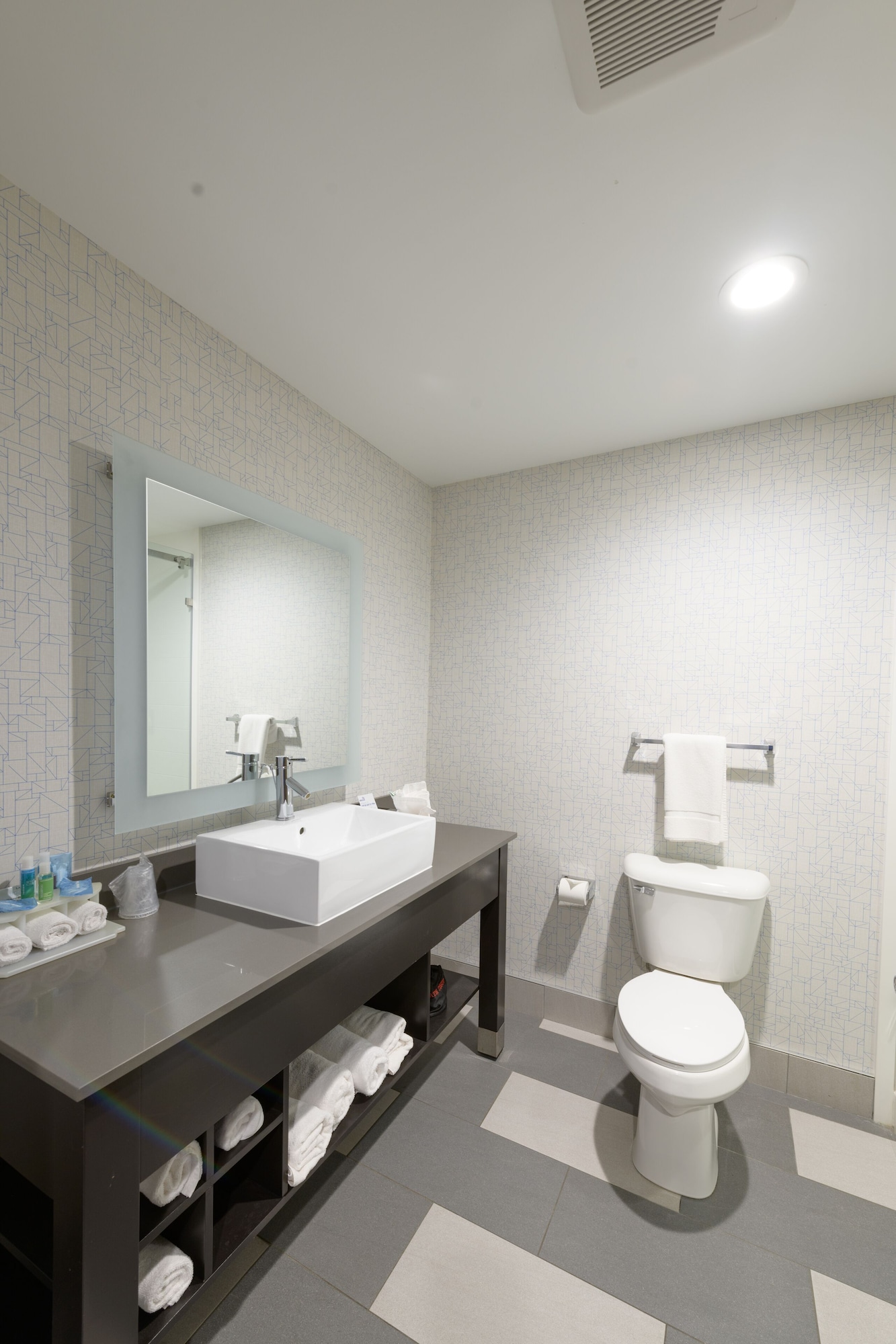 holiday inn express and suites jamestown by ihg