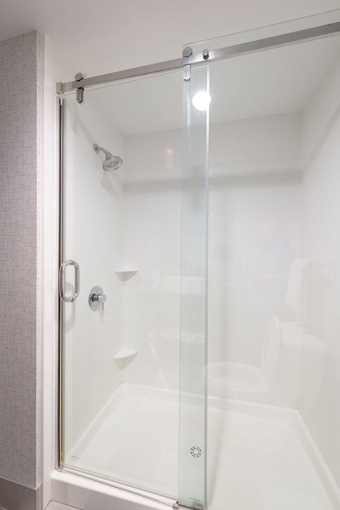 holiday inn express and suites jamestown by ihg