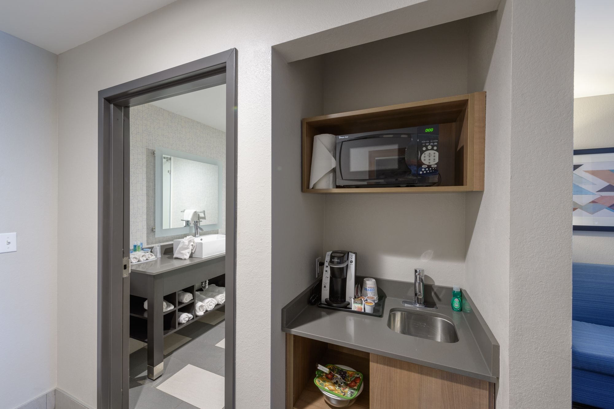 holiday inn express and suites jamestown by ihg