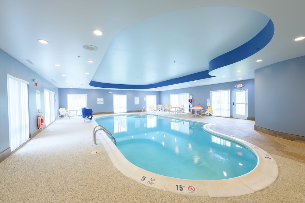 holiday inn express and suites jamestown by ihg