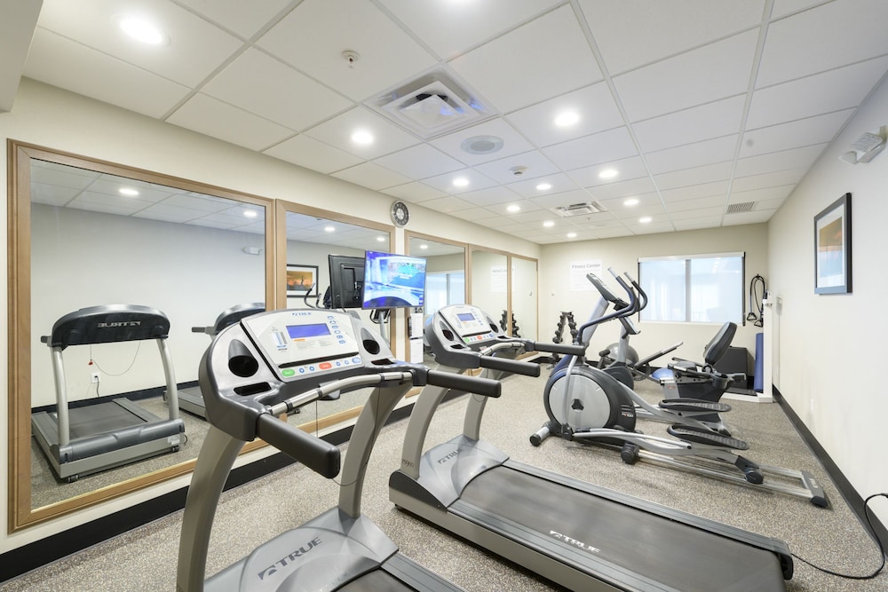 holiday inn express and suites jamestown by ihg