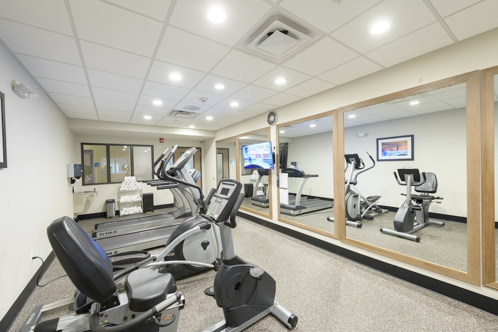 holiday inn express and suites jamestown by ihg
