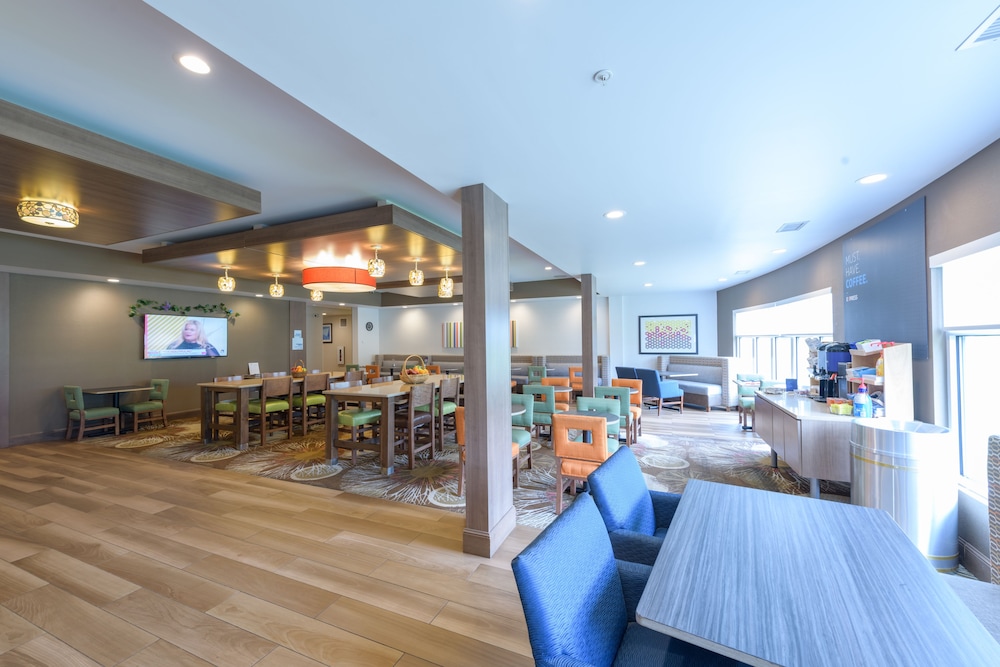 holiday inn express and suites jamestown by ihg