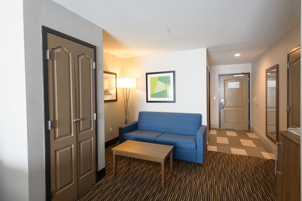 holiday inn express and suites jamestown by ihg