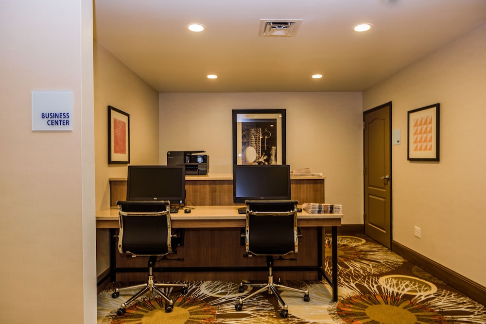 holiday inn express and suites jamestown by ihg