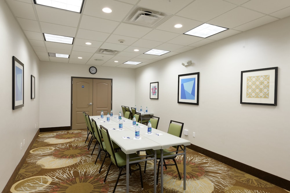 holiday inn express and suites jamestown by ihg