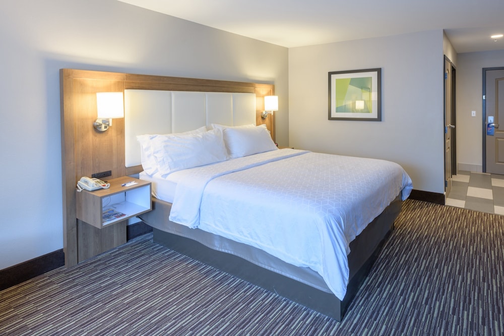 holiday inn express and suites jamestown by ihg