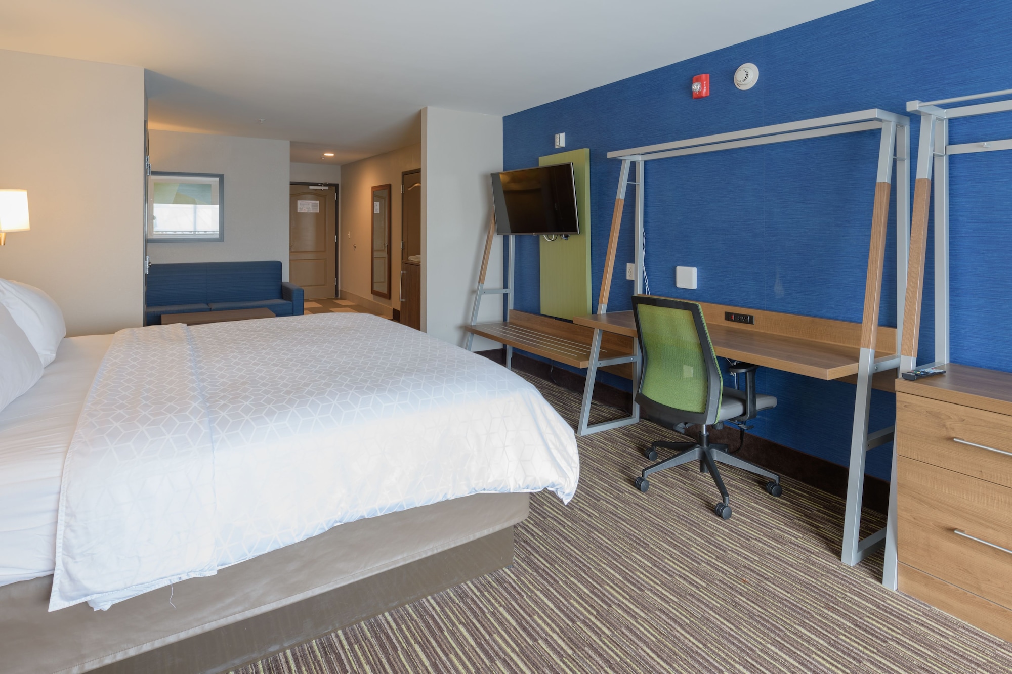 holiday inn express and suites jamestown by ihg