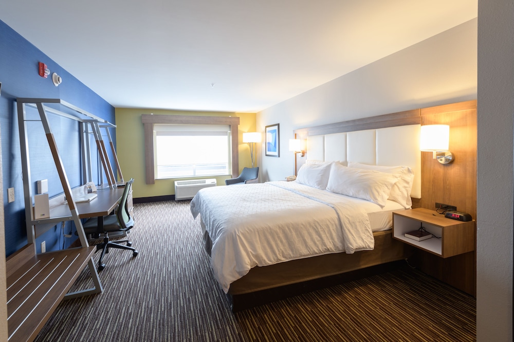 holiday inn express and suites jamestown by ihg