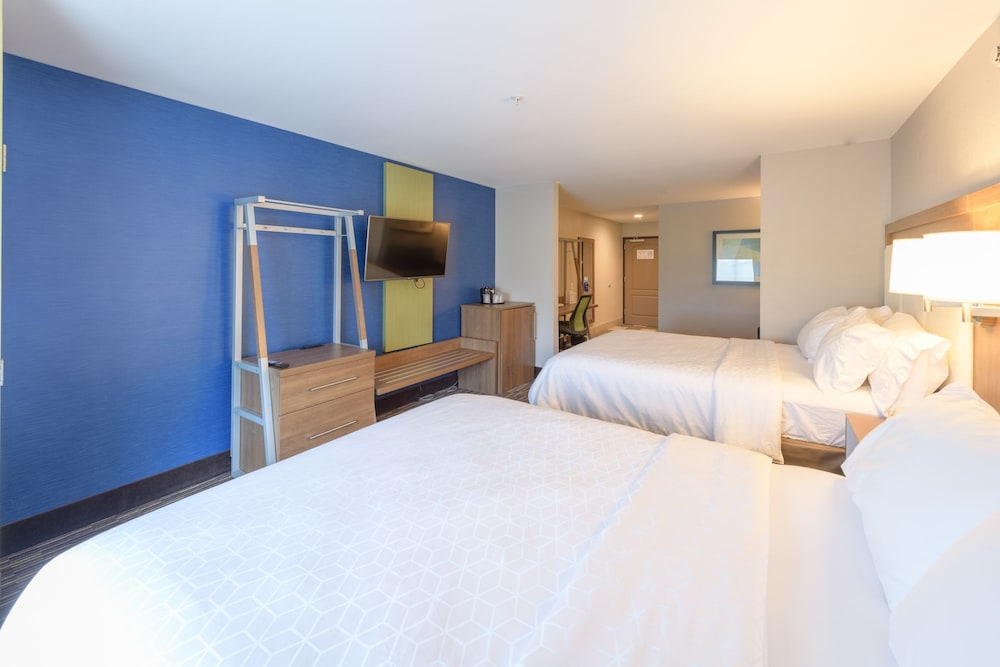 holiday inn express and suites jamestown by ihg