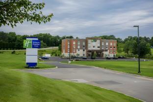 holiday inn express and suites jamestown by ihg