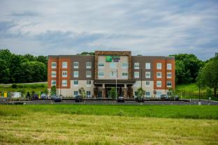 holiday inn express and suites jamestown by ihg
