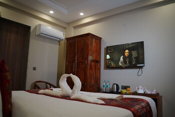 Hotel Aashirwad Bliss Inn & Pool,,2 star
