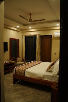 Hotel Aashirwad Bliss Inn & Pool,,2 star