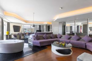 v hotel dubai curio collection by hilton