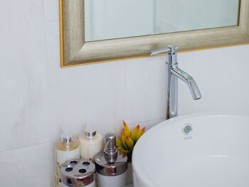 anchor boutique house