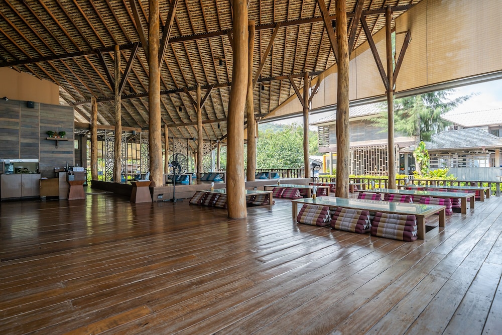 baan ploy sea