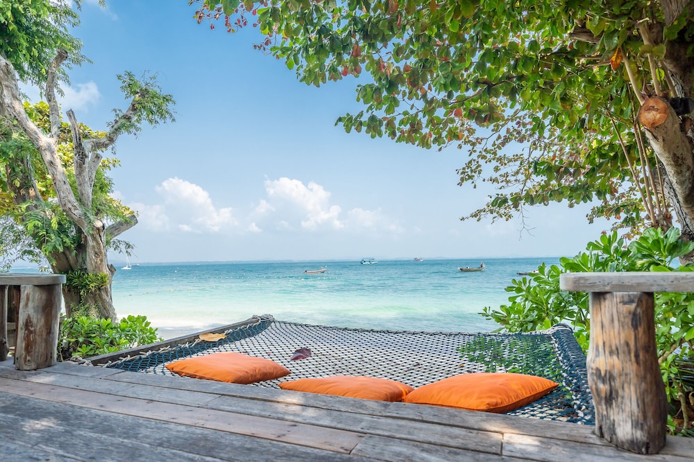 baan ploy sea