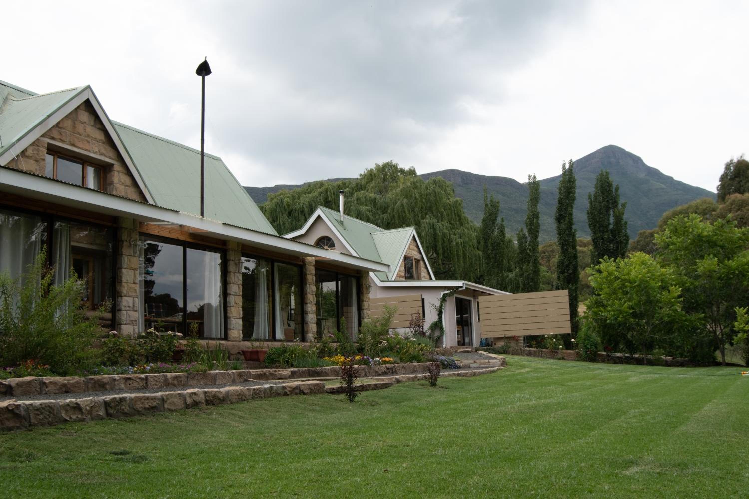 The Clarens Country House,Butha-Buthe>>Bloemfontein,4 star