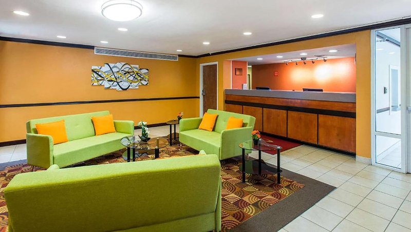 econo lodge inn and suites charlotte nc