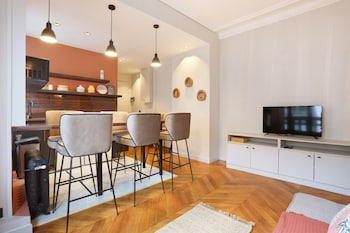 elegant apartment montorgueil le marais