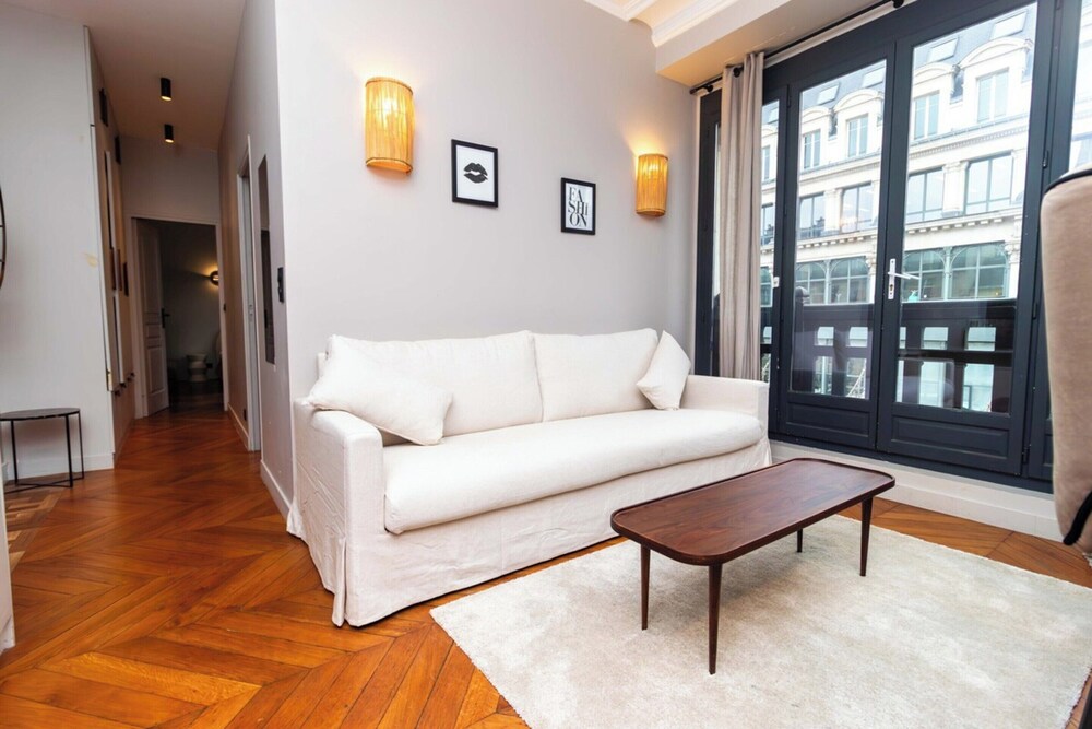 elegant apartment montorgueil le marais