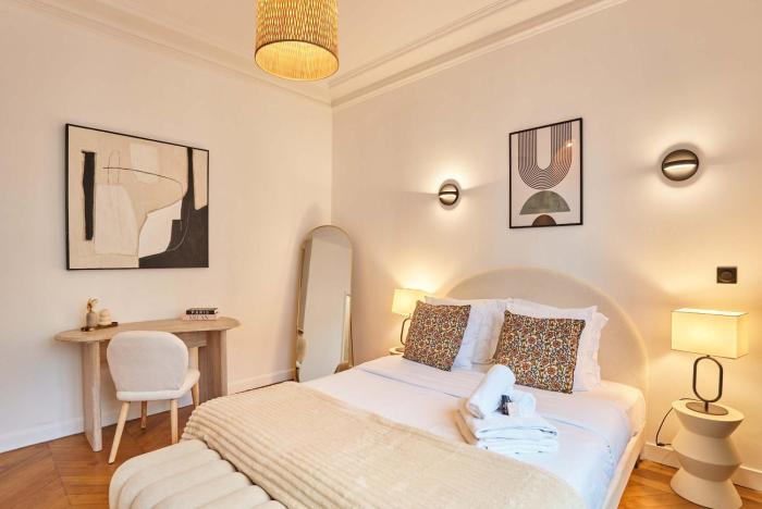 elegant apartment montorgueil le marais
